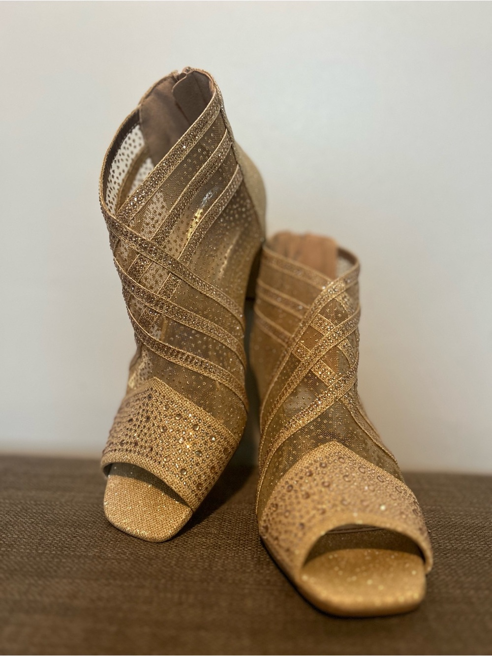 Valenti Franco Gold Glitter Strappy Peep-Toe Women's Heels